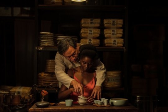 „Oskaro“ nominantas A. Sissako – apie skirtingų pasaulių susitikimą filme „Juodoji arbata“