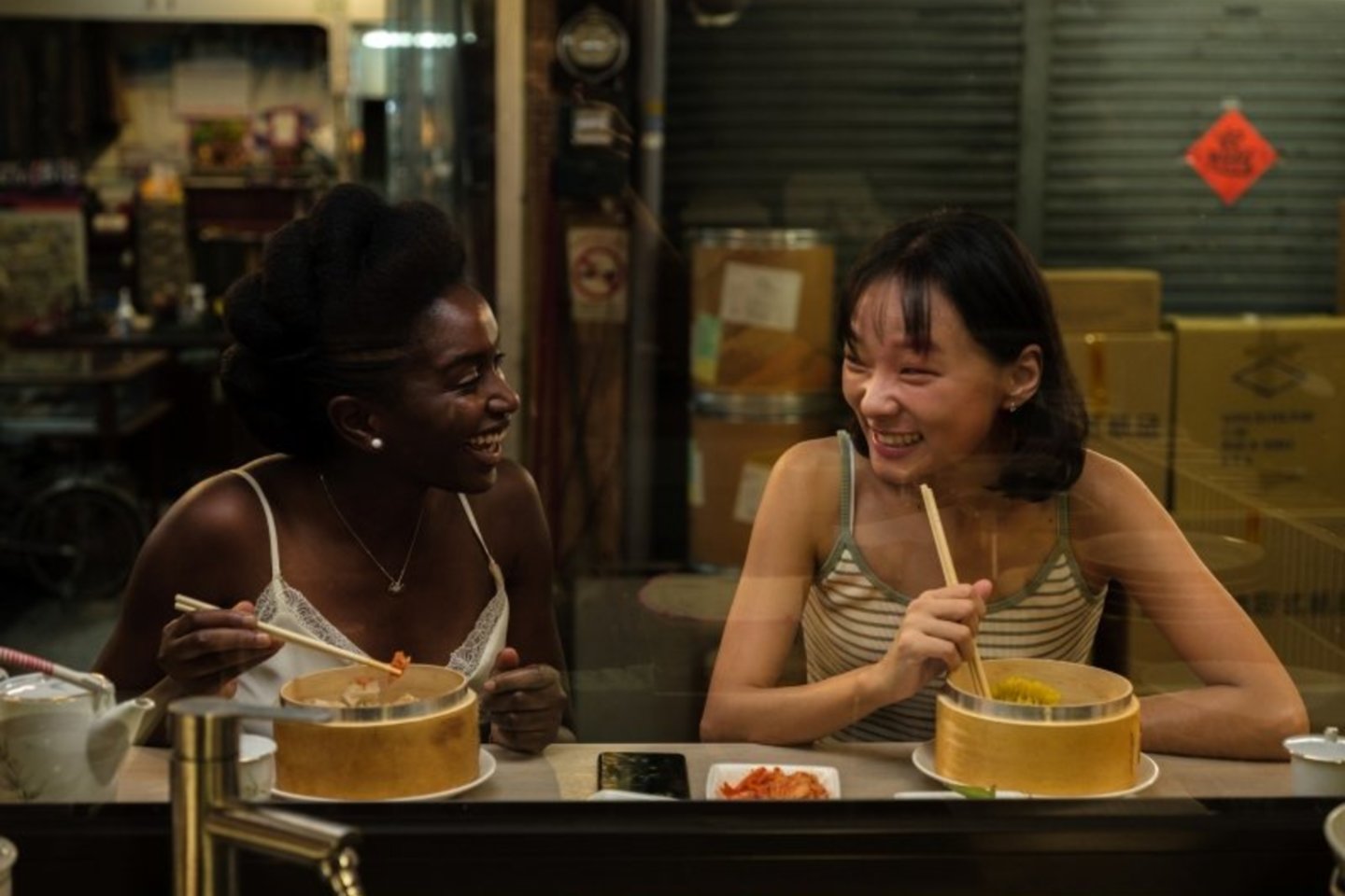 Filmo „Juodoji arbata“ kadras.