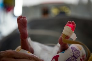 Tyrimas parodė, kuo neišnešiotiems kūdikiams gali būti svarbus motinos balsas