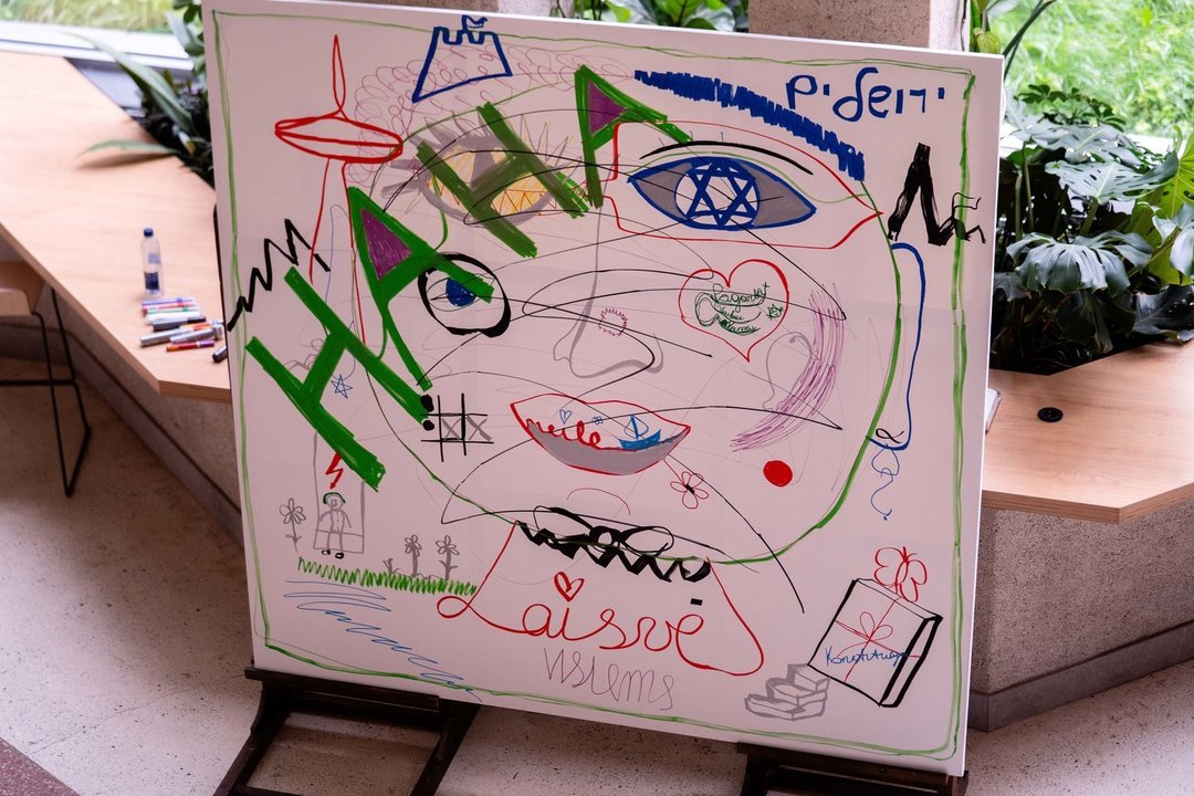 Žinomi menininkai Lrytas konferencijoje pristatė netradicinę iniciatyvą: atsakė, kokia žinutė slypi