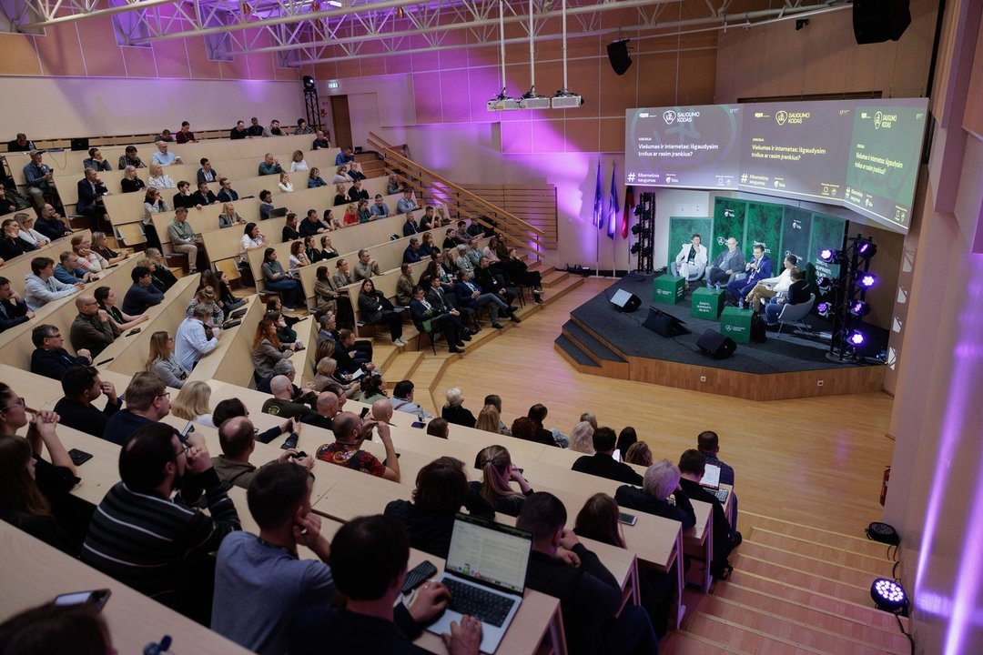 Pasižvalgykite po didžiausios saugumo konferencijos užkulisius: čia – ir vaizdai iš išskirtinės diskusijos