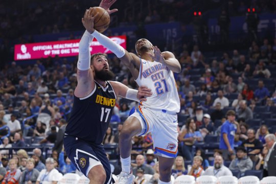 J. Valančiūnas draskėsi su NBA čempionais ir galiausiai pats dėl kraujo turėjo palikti aikštę