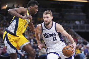 Be D. Sabonio žaidęs „Kings“ įkirto „Lakers“ žvaigždėms