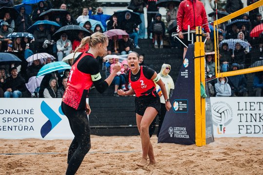 Fantastiškai išsigelbėjusios I. Dumbauskaitė ir G. Grudzinskaitė Filipinuose prasibrovė į pusfinalį