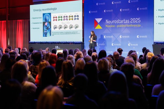 Praūžė konferencija „Neurostartas“: ilgaamžiškumo paslaptis atskleidę pranešėjai ir šimtai klausytojų 