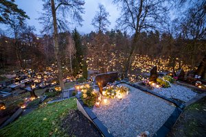 Artėjant Vėlinėms – netikėtas įspėjimas: kai kuriuos daiktus teks pašalinti iš kapų