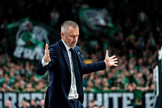 Po dar vieno pralaimėjimo T. Masiulis jau svaido žaibus į žaidėjus:  dalis jų net neatėjo į mačą