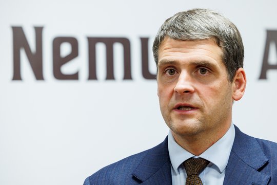 R. Žemaitaitis ragina kol kas atidėti divizijos vystymą: siekia ir mažesnio procento gynybai