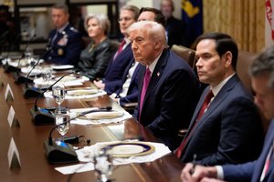 Skandalinga šaltinių informacija: D. Trumpo ir V. Zelenskio susitikime – riksmai ir reikalavimas priimti V. Putino ultimatumus