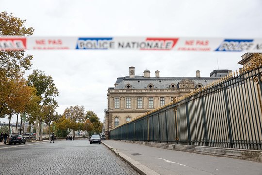 E. Macronas: Luvro apiplėšimas – išpuolis prieš Prancūzijos paveldą