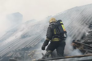 Savaitgalį gaisre žuvo vienas žmogus – kitą ugniagesiams pavyko išgelbėti