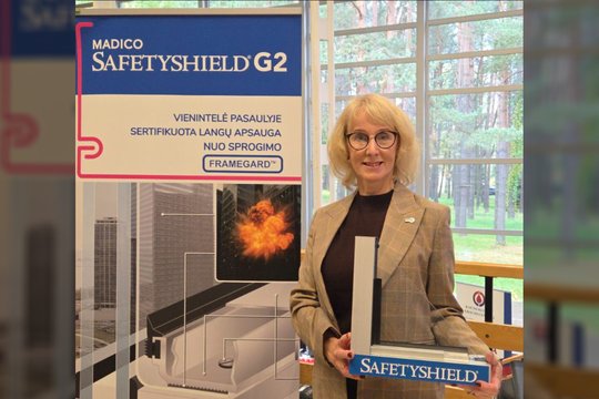 Saugumo konferencijoje Lietuvoje pristatyta pasaulinė inovacija – „SafetyShield®G2“ apsauginių langų plėvelių su rėmais sistema nuo sprogimo