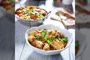 Ką pagaminti iš vištienos krūtinėlės: ir sotus užkandis, ir egzotiškas patiekalas – užtruksite 10 minučių 