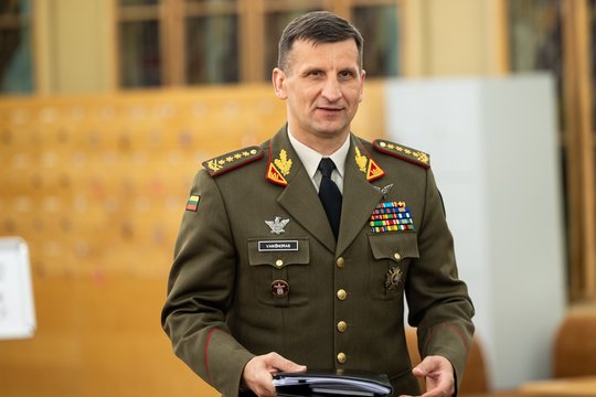 M. Sinkevičius: kariuomenės vadui priekaištų neturiu, socialdemokratai juo pasitiki