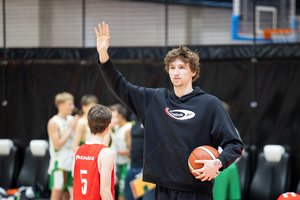 M. Buzelio komandos draugas praleis NBA sezono startą