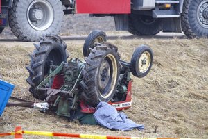 Radviliškio rajone traktoriui nulėkus į griovį, žuvo jo vairuotojas