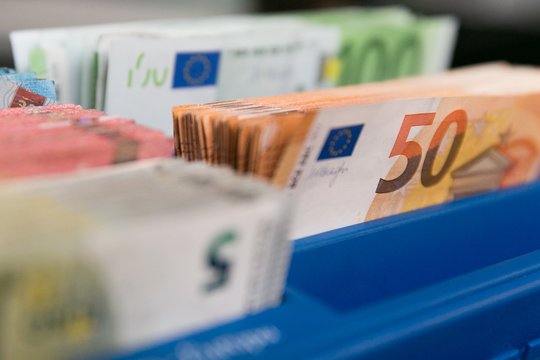 „Aušriečiai“ ir „valstiečiai“ sieks bankų mokesčio įvedimo