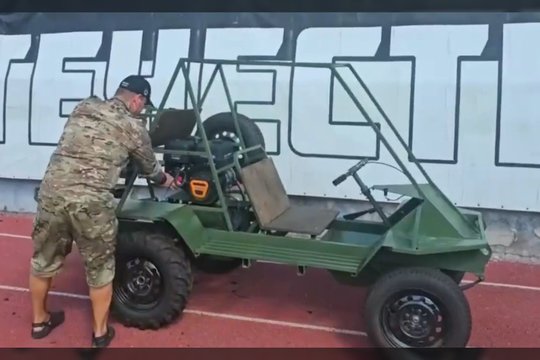 Paramos rinkimo skandalas Rusijoje: vietoje kovinės technikos – „sodo vežimėliai“ kareiviams