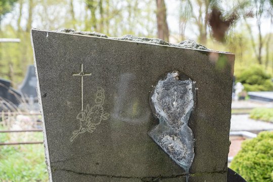 Šiaulių rajone nuniokota kapavietė ir apgadintas paminklas