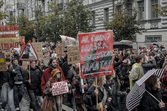 Lietuvos kultūros asamblėja kviečia jungtis į protesto mėnesį, kurio finalinėje akcijoje – traktoriai Vilniuje  