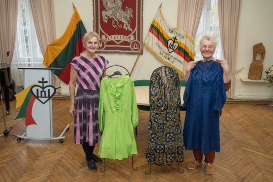 Sibire siūti išmokusios Birutės sukneles saugo iki šiol: buvo tikra auksarankė