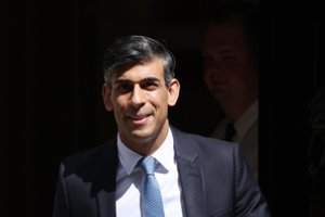 Buvęs JK premjeras R. Sunakas taps laikraščio apžvalgininku