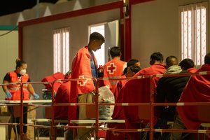 Italijoje pirmą kartą teisiami migrantų gelbėtojai