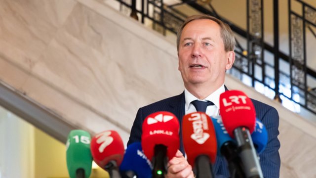 G. Nausėda paprašė D. Šakalienės dar neteikti atsistatydinimo prašymo: D. Matulionis įvardijo priežastį