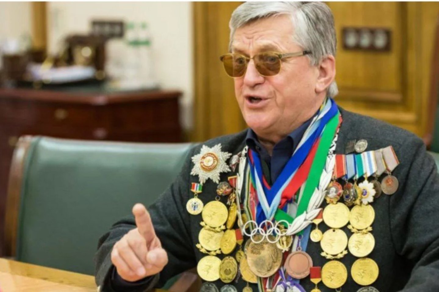 A.Tichonovas yra keturis kartus olimpinis čempionas, tačiau kalba absurdus.