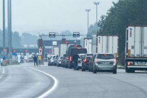 Vežėjai piktinasi dėl pasienio kontrolės punktų uždarymo: „Kelia rimtų abejonių dėl proporcingumo“