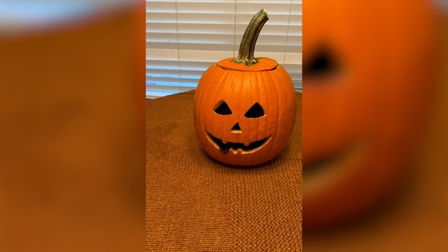 Stebuklingas Helovino moliūgas: atidarius jį – staigmena