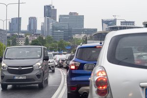 Darbuotojas važinėjasi įmonės automobiliu: kada galima pakliūti į VMI akiratį