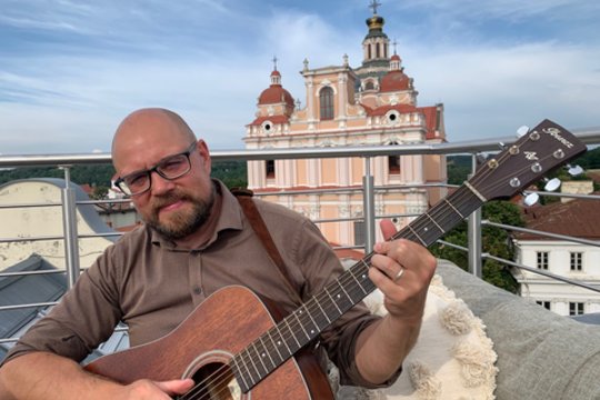 Vaikai vis mažiau kalbasi: muzikos kūrėjas siūlo būdą susigrąžinti ryšį