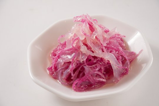 Rauginti kopūstai be acto — pikantiško skonio ir spalvos, su firminiu aštrumu