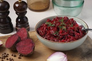 Burokėlių salotos: paprastos, bet superskanios, tinka beveik prie visko