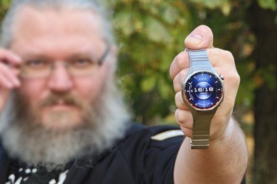 „Huawei Watch GT 6 Pro“ apžvalga: „lėk su vėju“, bet ir plačiau atverk piniginę