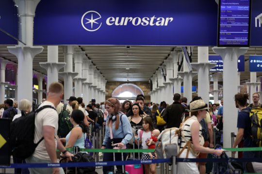 „Eurostar“ planuoja Lamanšo tuneliu paleisti dviaukščius traukinius