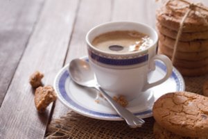 Gydytojas pataria į kavą įberti populiaraus prieskonio: paverčia gėrimą tikru maistinių medžiagų šaltiniu