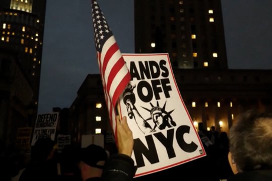 Kandidatai į Niujorko merus stoja prieš imigracijos reidą: sutinka, kad D. Trumpas peržengė ribas