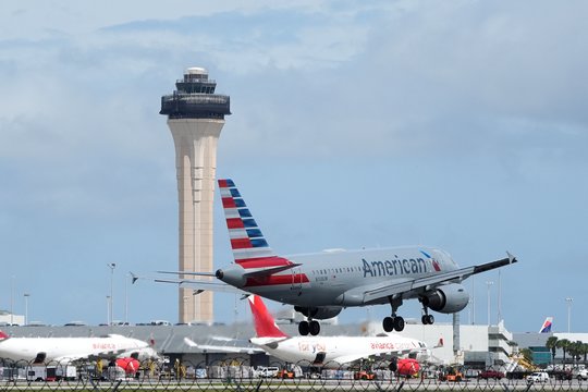 Nerimas JAV padangėje: dėl beldimo į duris – apsuktas skrydis