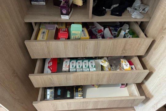 Kauno pareigūnai sulaikė didelį kiekį neteisėtai gabentų elektroninių cigarečių skysčių