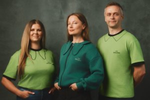 Agnė Kuzmickaitė sukūrė aprangą besirūpinantiems senjorais: orumo ir pokyčio ženklas