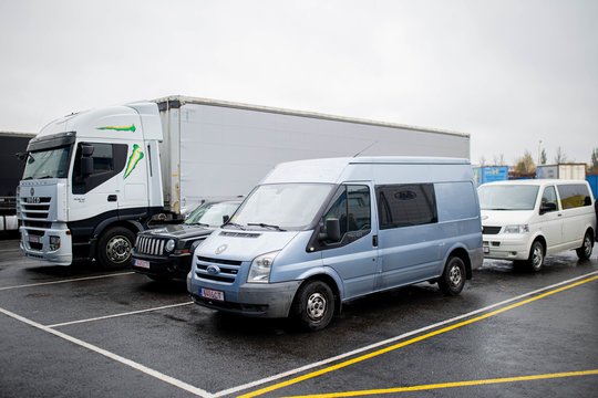 VMI ir Lietuvos muitinė perdavė dar šešis automobilius Ukrainai – jų jau daugiau kaip tūkstantis