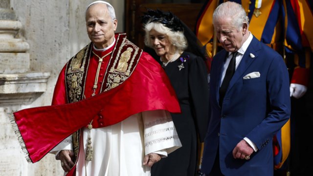 Istorinis susitikimas Vatikane: karalius Karolis III susitiko su popiežiumi Leonu 