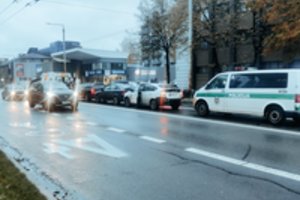 Vilniuje – masinė avarija Naujamiestyje: susidūrė trys automobiliai