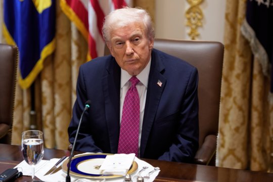 Baltieji rūmai: D. Trumpas suteikė malonę vienam iš įmonės „Binance“ įkūrėjų Changpengui Zhao