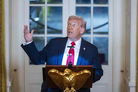 D. Trumpas paskelbė, kad nutraukiamos derybos dėl prekybos su Kanada