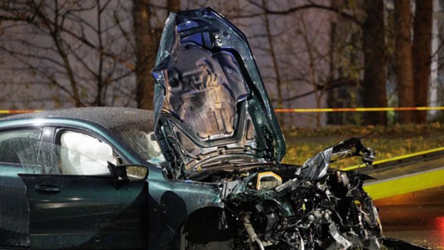 Vakaras Vilniuje paženklintas avarija: saugumo salelę perskriejęs BMW rėžėsi į „Porsche“ 