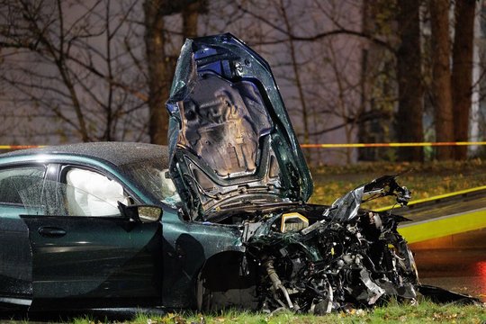 Vakaras Vilniuje paženklintas avarija: saugumo salelę perskriejęs BMW rėžėsi į „Porsche“ 