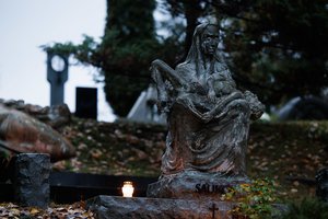 Kviečia jungtis prie akcijos „Nė vieno kapo be žvakelės“ – iniciatyva plečiasi visoje Lietuvoje